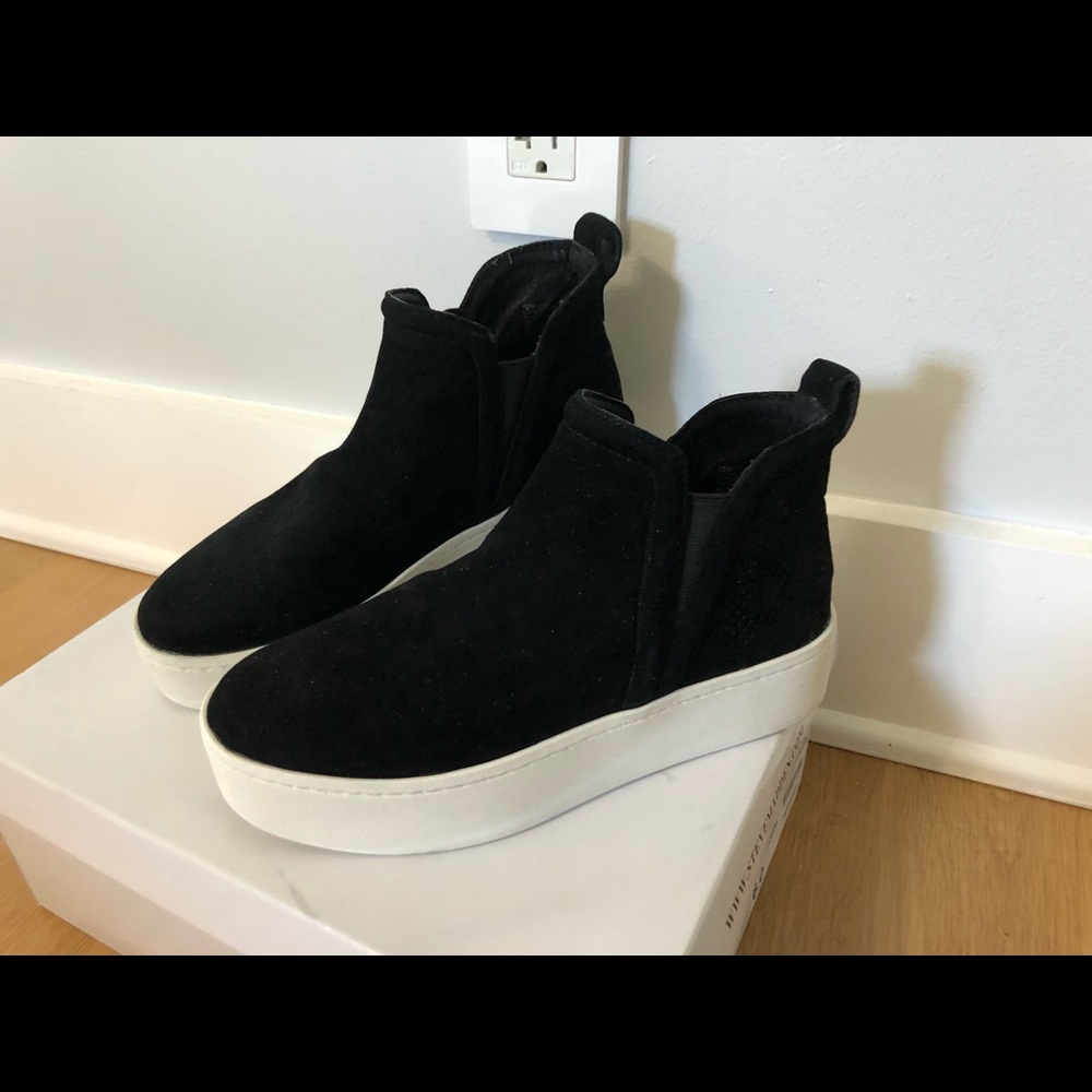 Black+white platform Steve Madden sneakers size 6.